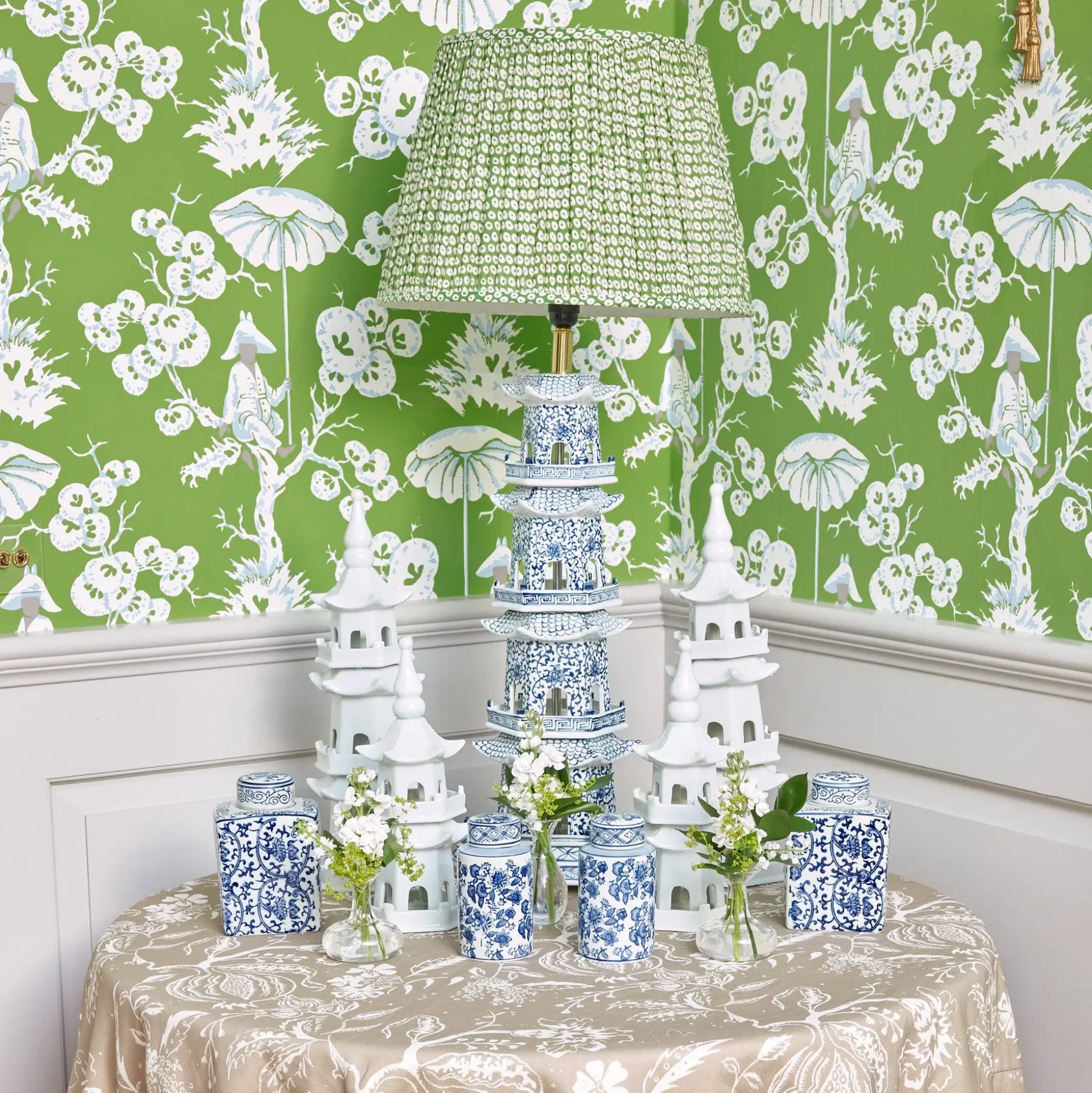 Chinoiserie Pagoda Lamp