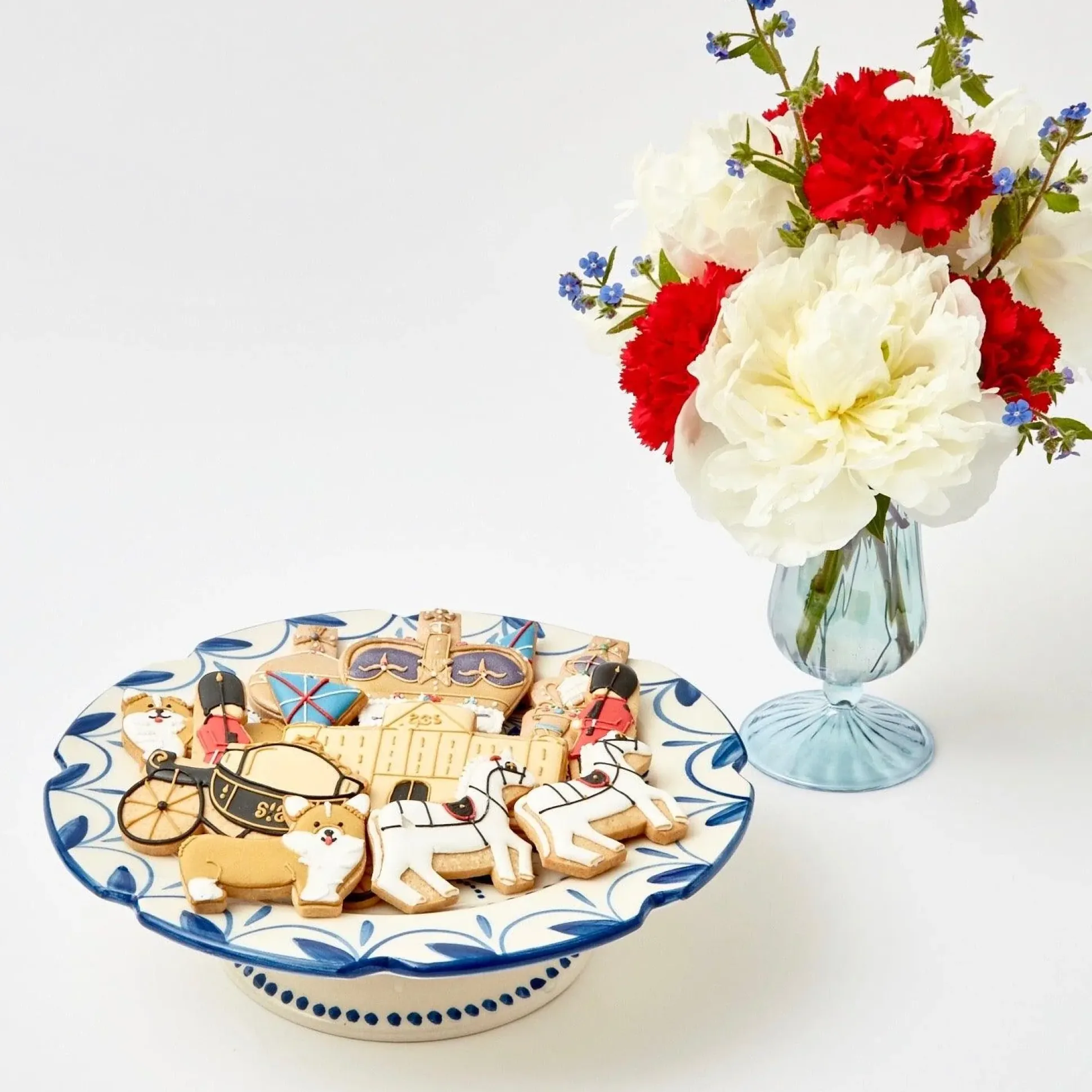 Elizabeth Garland Cake Stand