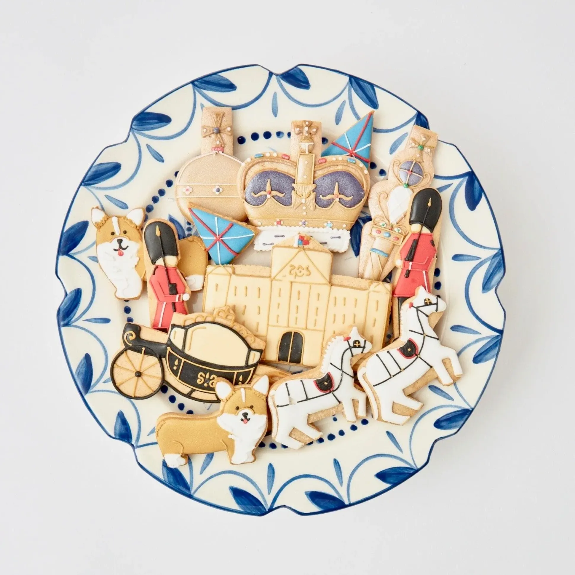 Elizabeth Garland Cake Stand