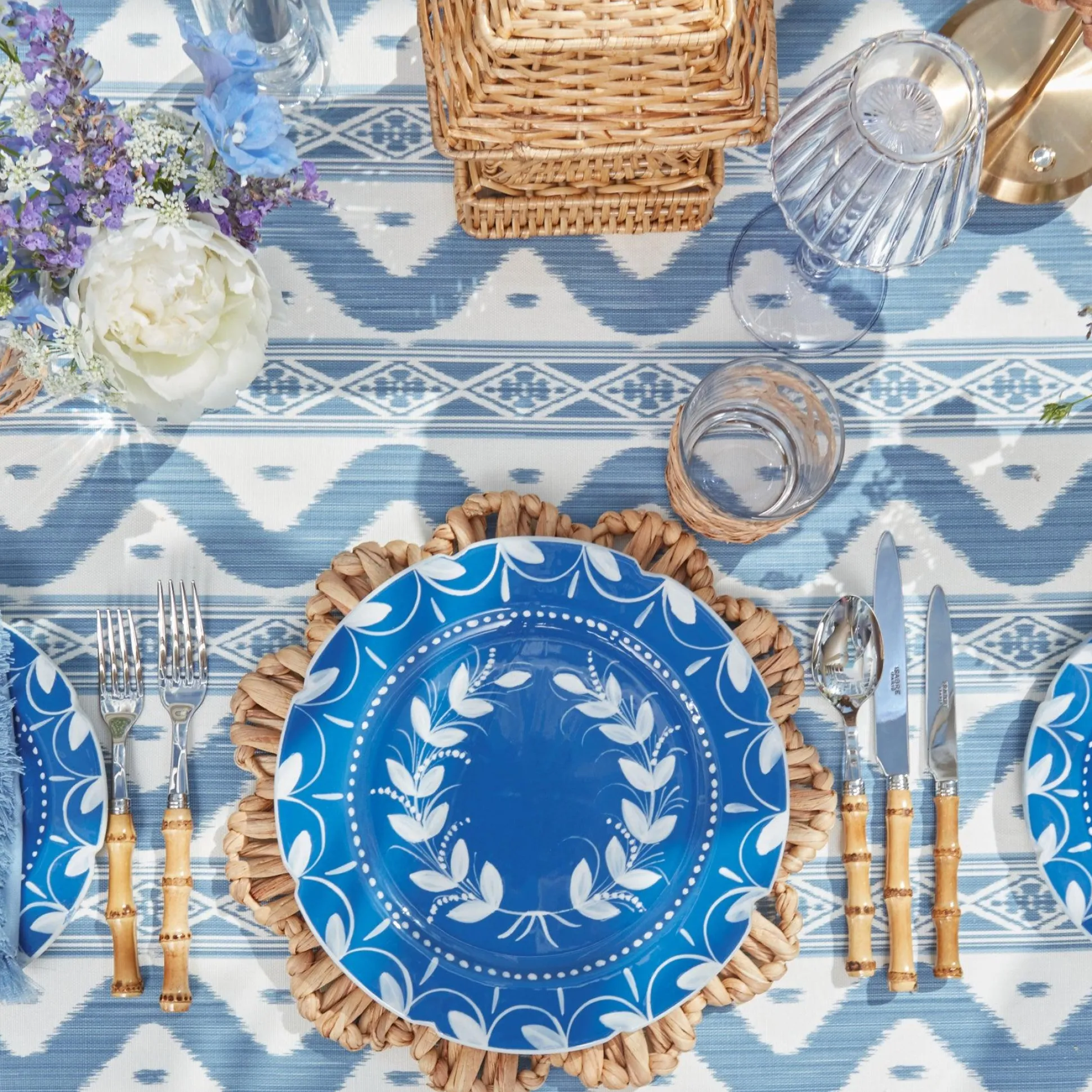 French Blue Garland Dinner & Starter Plates (Set Of 8)