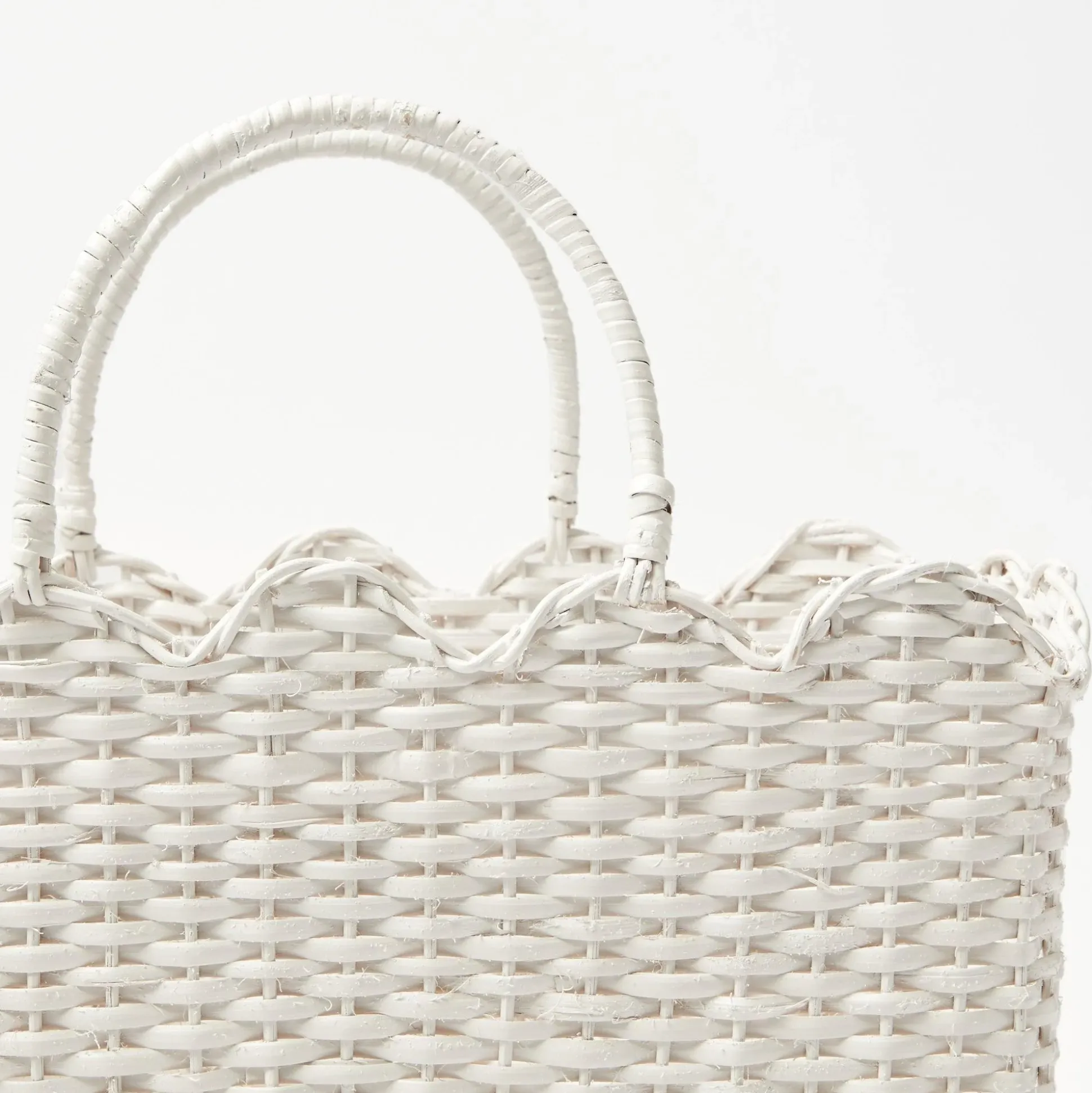 Mrs. Alice White Rattan Tote Bag (White Bow)