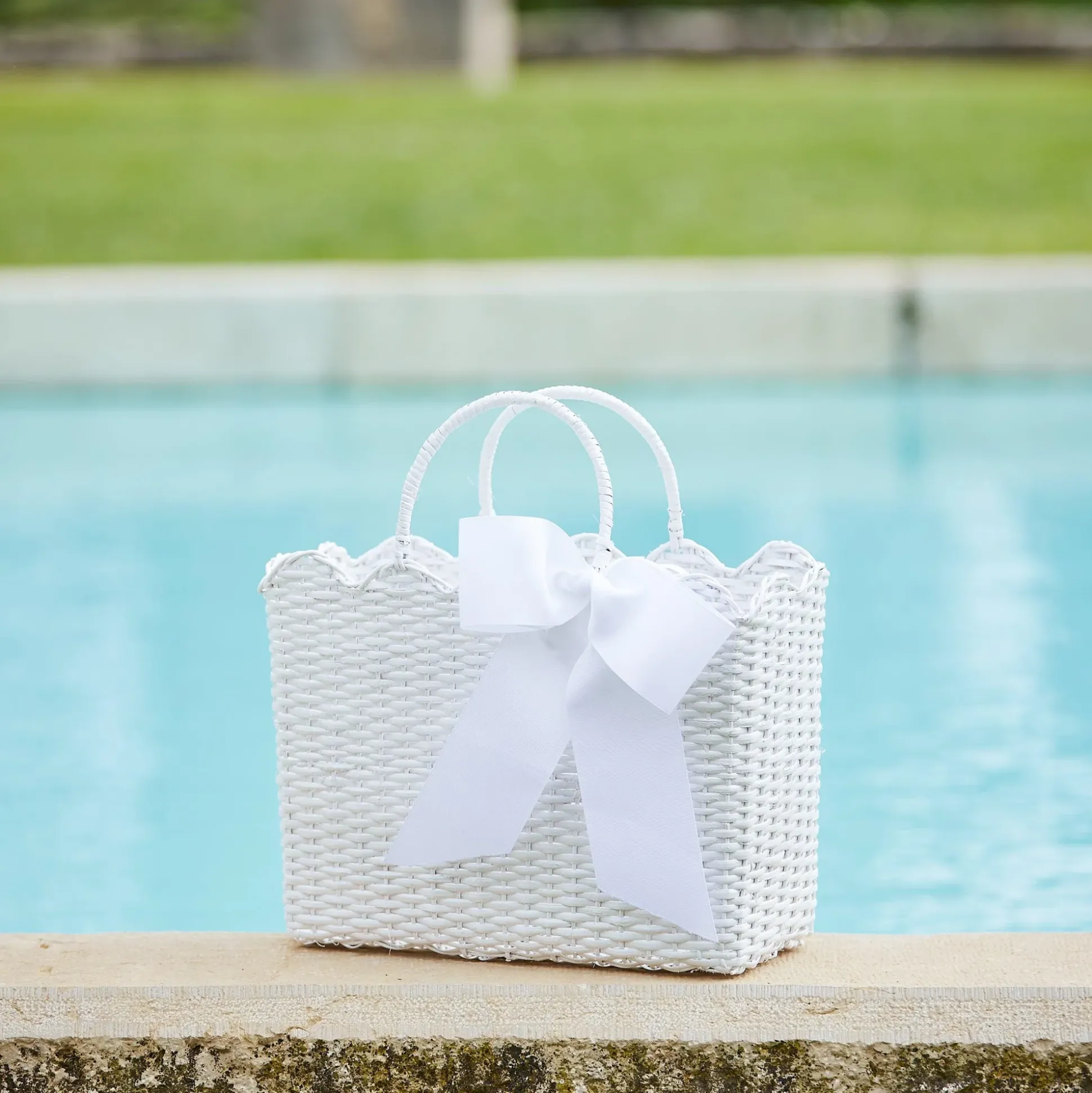 Mrs. Alice White Rattan Tote Bag (Blue Bow)