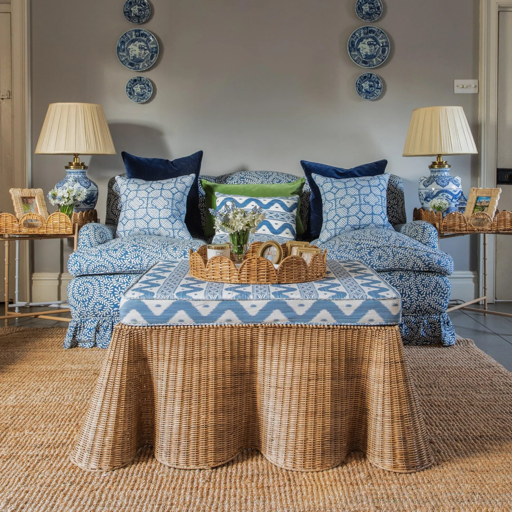 Round Scalloped Rattan Tray With Stand