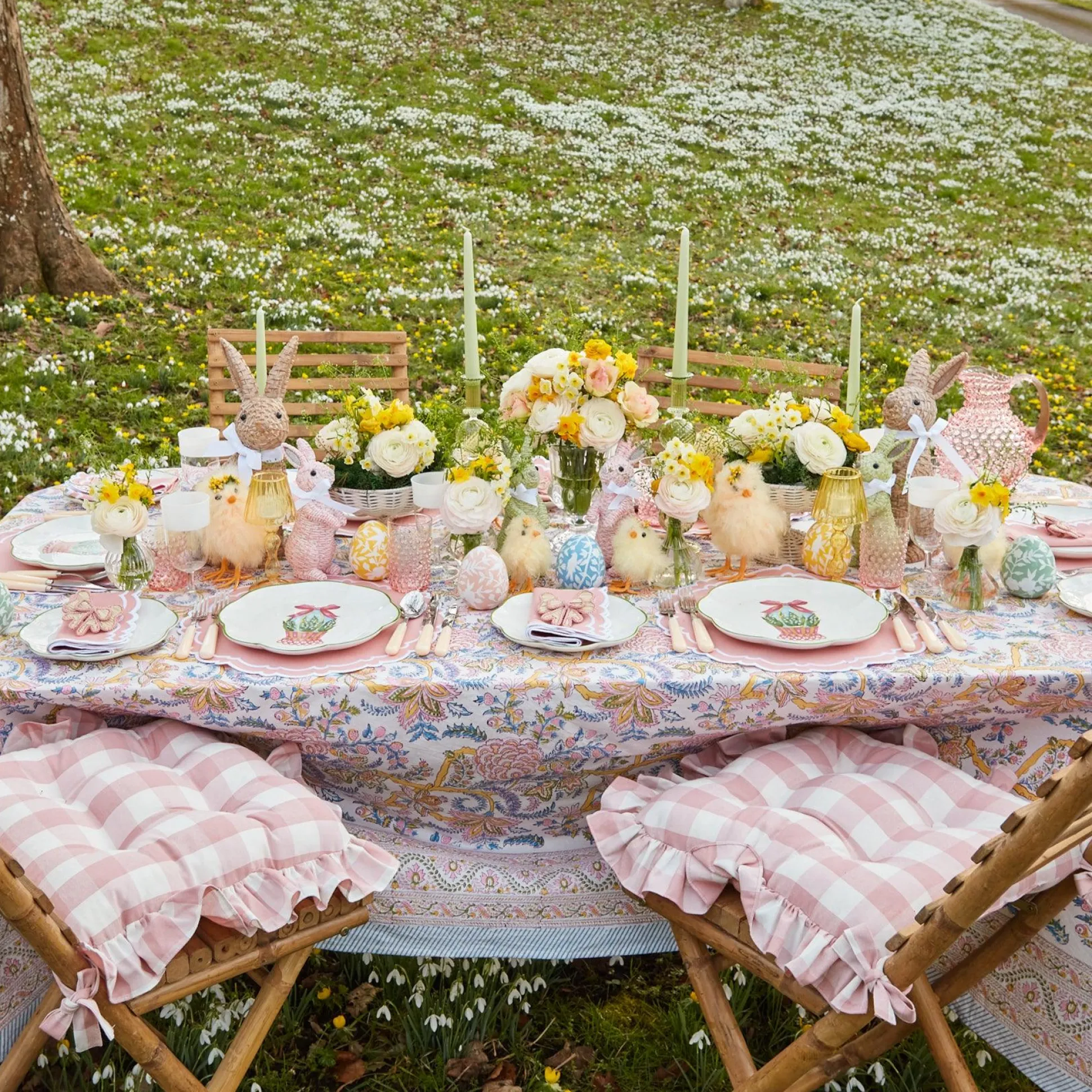 Scalloped Easter Dinner Plate