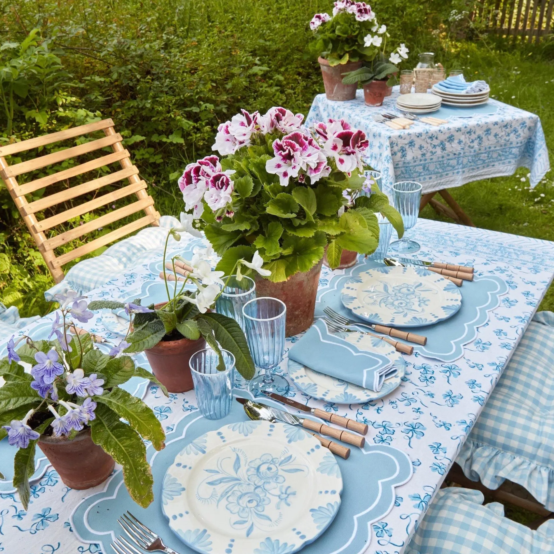 Seville Blue Gardenia Dinner Plate (Set Of 4)