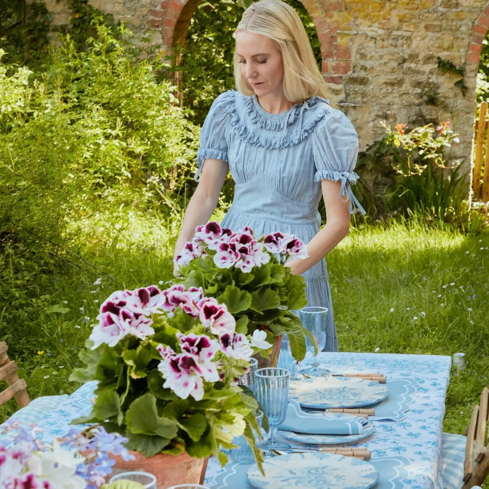 Seville Blue Gardenia Dinner Plate (Set Of 4)