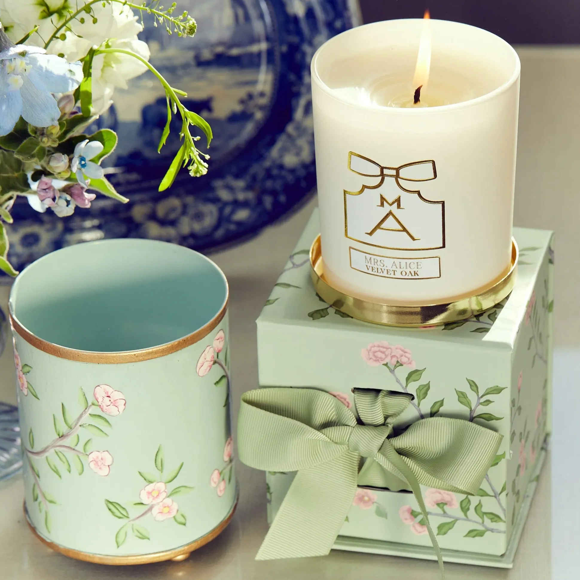 Velvet Oak Scented Candle