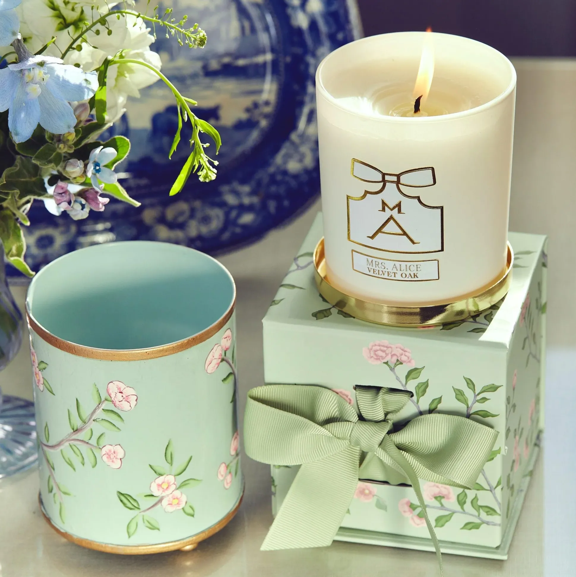 Velvet Oak Scented Candle & Pot Set